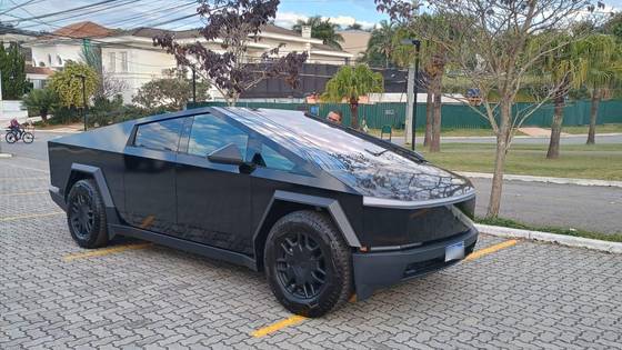 TESLA CYBERTRUCK 122,4 KW ELÉTRICO AWD